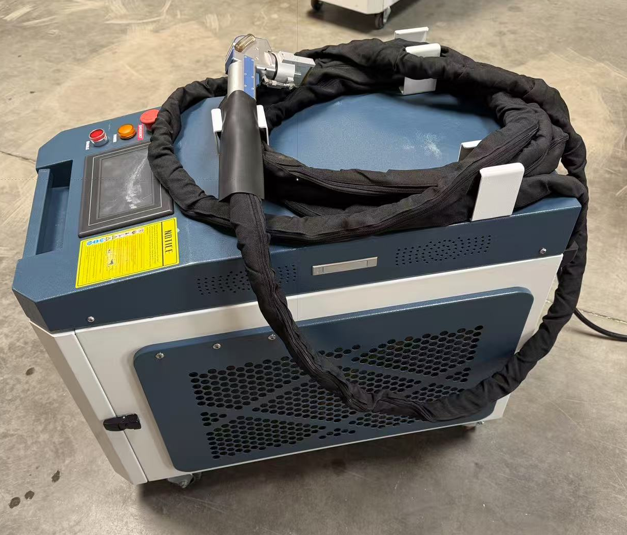 US STOCK Second-hand 2000W Laser Cleaning Machine CW Laser Cleaner